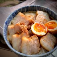 今夜は、とろとろ角煮丼を頂きました😀🎵👍